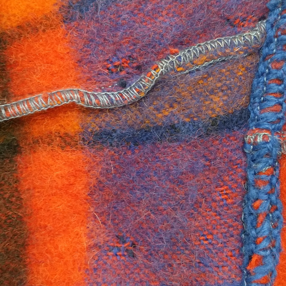 Vintage Bright Wool Wrap Jacket Plaid Blanket Coat Hooded Pockets Fringe Edge - Picture 14 of 16